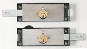 Las cerraduras instaladas de origen por lo general son muy vulnerables a los ataques.
